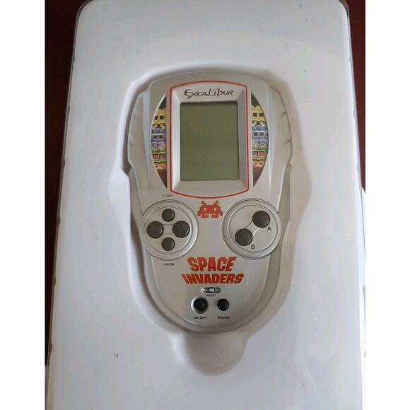 Vintage Space Invaders Platinum Handheld Vintage Electronic Game 2000s NEW - Picture 3 of 5